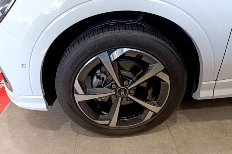 Used Audi Q3 2025 quattro 45th Anniversary Edition 35TFSI Fashionable and Dynamic Model Left Front Wheel Hub