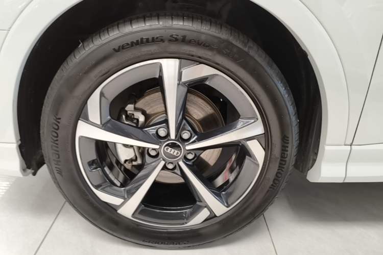 Used Audi Q3 2025 quattro 45th Anniversary Edition 35TFSI Fashionable and Dynamic Model Left Front Wheel Hub