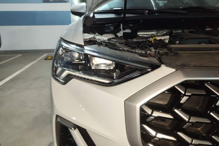 Used Audi Q3 2025 quattro 45th Anniversary Edition 35TFSI Fashionable and Dynamic Model Right Front Headlight
