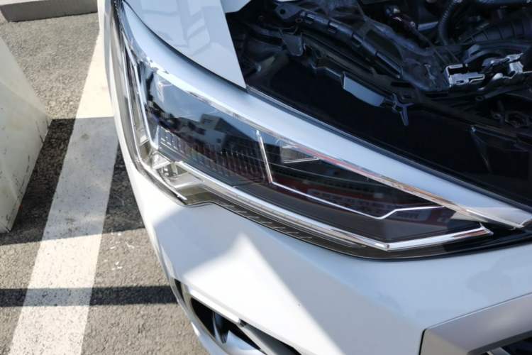 Used Audi Q3 2025 quattro 45th Anniversary Edition 35TFSI Fashionable and Dynamic Model Right Front Headlight