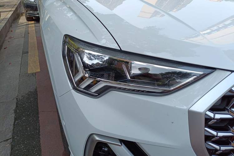 Used Audi Q3 2025 quattro 45th Anniversary Edition 35TFSI Fashionable and Dynamic Model Right Front Headlight