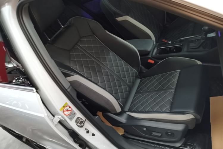 Used Audi Q3 2025 quattro 45th Anniversary Edition 35TFSI Fashionable and Dynamic Model Right Front Seat