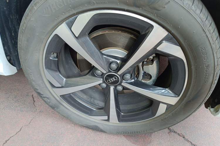 Used Audi Q3 2025 quattro 45th Anniversary Edition 35TFSI Fashionable and Dynamic Model Right Front Wheel Hub