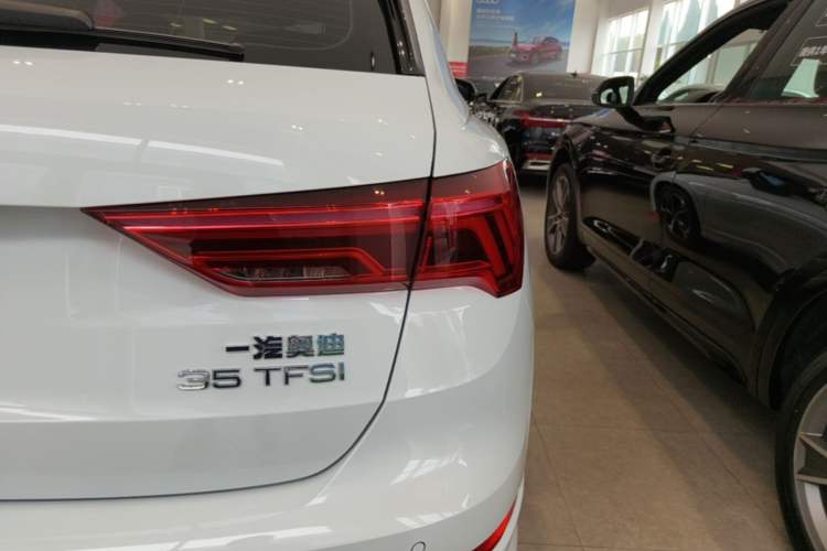 Used Audi Q3 2025 quattro 45th Anniversary Edition 35TFSI Progressive Dynamic Model Right Rear Taillight
