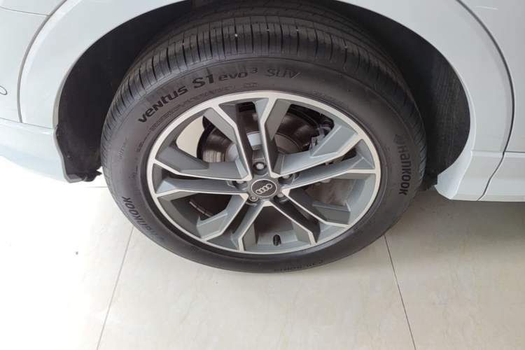Used Audi Q3 2025 quattro 45th Anniversary Edition 40TFSI Fashionable and Dynamic Model Right Rear Wheel Hub
