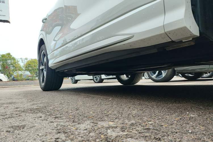 Used Audi Q3 2025 quattro 45th Anniversary Edition 35TFSI Fashionable and Dynamic Model Right Side Sill