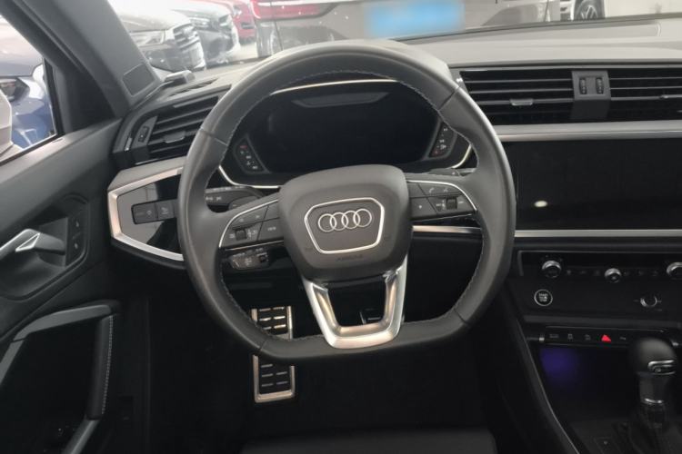 Used Audi Q3 2025 quattro 45th Anniversary Edition 40TFSI Fashionable and Dynamic Model Steering Wheel