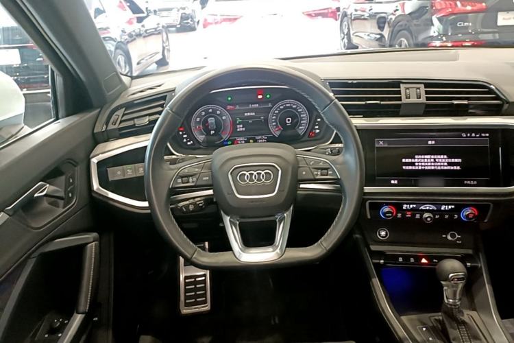 Used Audi Q3 2025 quattro 45th Anniversary Edition 35TFSI Fashionable and Dynamic Model Steering Wheel