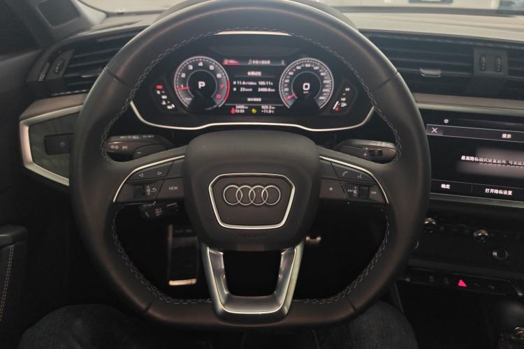 Used Audi Q3 2025 quattro 45th Anniversary Edition 35TFSI Fashionable and Dynamic Model Steering Wheel