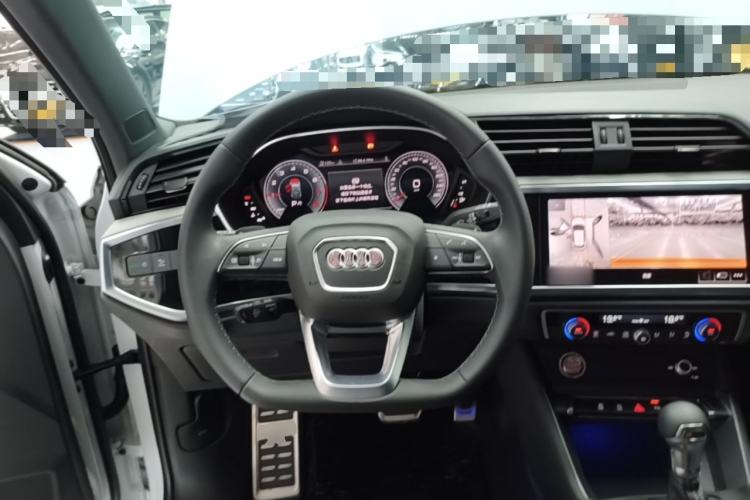 Used Audi Q3 2025 quattro 45th Anniversary Edition 35TFSI Fashionable and Dynamic Model Steering Wheel