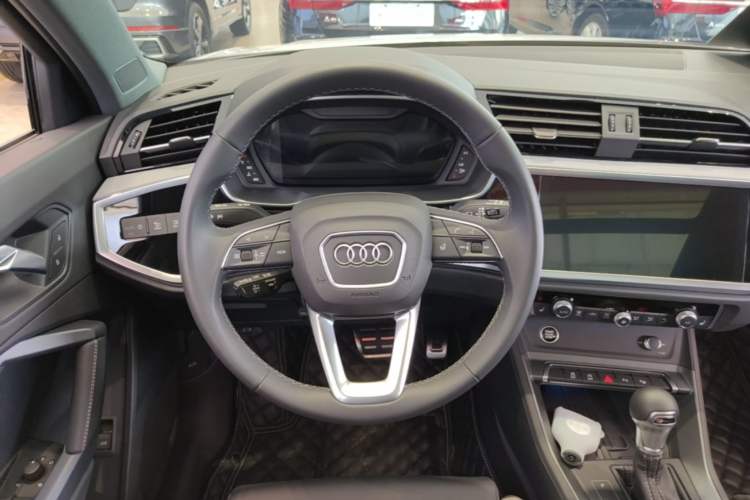 Used Audi Q3 2025 quattro 45th Anniversary Edition 35TFSI Progressive Dynamic Model Steering Wheel