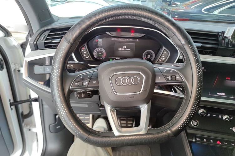 Used Audi Q3 2025 quattro 45th Anniversary Edition 40TFSI Fashionable and Dynamic Model Steering Wheel