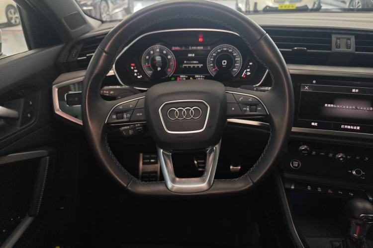 Used Audi Q3 2025 quattro 45th Anniversary Edition 35TFSI Fashionable and Dynamic Model Steering Wheel