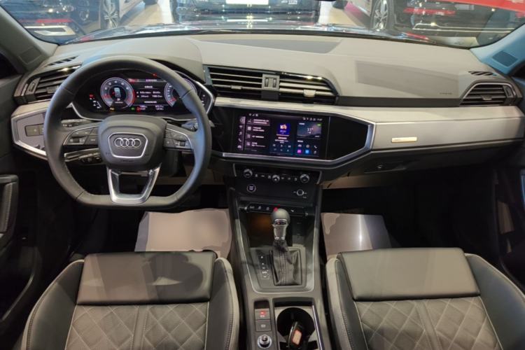 Used Audi Q3 2026 Model Range: quattro 45th Anniversary Collector’s Edition 35TFSI Fashion Dynamic Edition Center Console