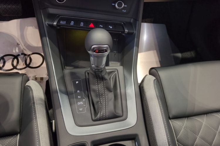 Used Audi Q3 2026 Model Range: quattro 45th Anniversary Collector’s Edition 35TFSI Fashion Dynamic Edition Gear Lever