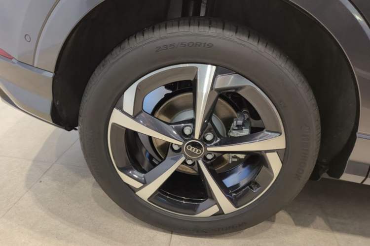 Used Audi Q3 2026 Model Range: quattro 45th Anniversary Collector’s Edition 35TFSI Fashion Dynamic Edition Right Rear Wheel Hub