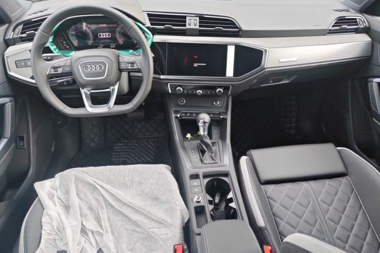 Used Audi Q3 2026 Model Range: quattro 45th Anniversary Collector’s Edition 35TFSI Fashion Dynamic Edition Center Console