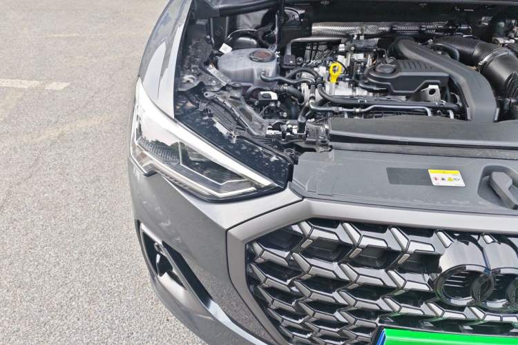 Used Audi Q3 2026 Model Range: quattro 45th Anniversary Collector’s Edition 35TFSI Fashion Dynamic Edition Right Front Headlight