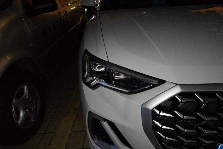 Used Audi Q3 2026 Model Range: quattro 45th Anniversary Collector’s Edition 35TFSI Fashion Dynamic Edition Right Front Headlight