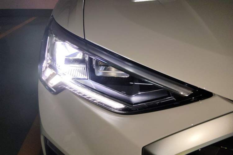 Used Audi Q3 2026 Quattro 45th Anniversary Edition, 40 TFSI, Stylish and Dynamic Model Right Front Headlight