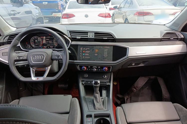Used Audi Q3 Sportback 2023 40 TFSI Fashion Model Center Console