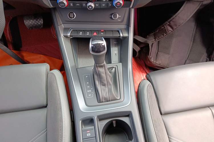 Used Audi Q3 Sportback 2023 40 TFSI Fashion Model Gear Lever