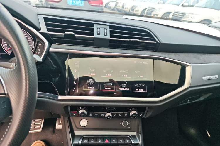 Used Audi Q3 Sportback 2020 45 TFSI quattro Luxury Edition Audio And AC Panel