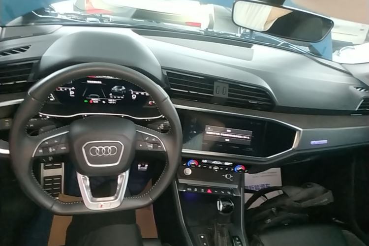 Used Audi Q3 Sportback 2020 45 TFSI quattro Luxury Edition Center Console