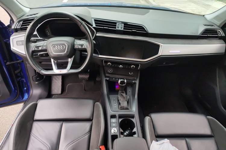 Used Audi Q3 Sportback 2020 40 TFSI Fashion Model Center Console