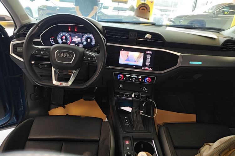 Used Audi Q3 Sportback 2020 40 TFSI Fashion Model Center Console