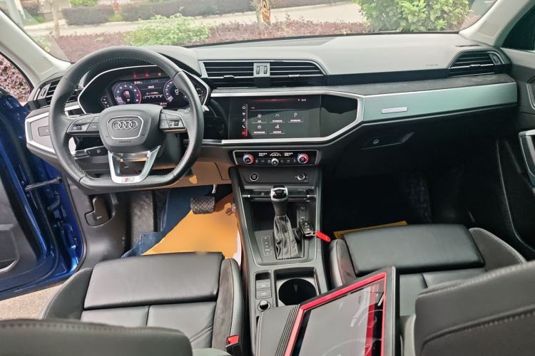 Used Audi Q3 Sportback 2020 40 TFSI Fashion Model Center Console