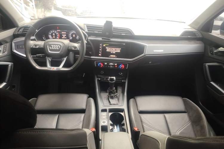Used Audi Q3 Sportback 2020 40 TFSI Fashion Model Center Console