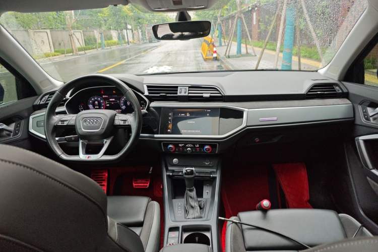 Used Audi Q3 Sportback 2020 40 TFSI Fashion Model Center Console
