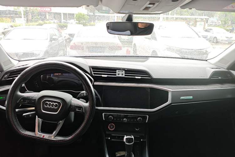 Used Audi Q3 Sportback 2020 40 TFSI Fashion Model Center Console