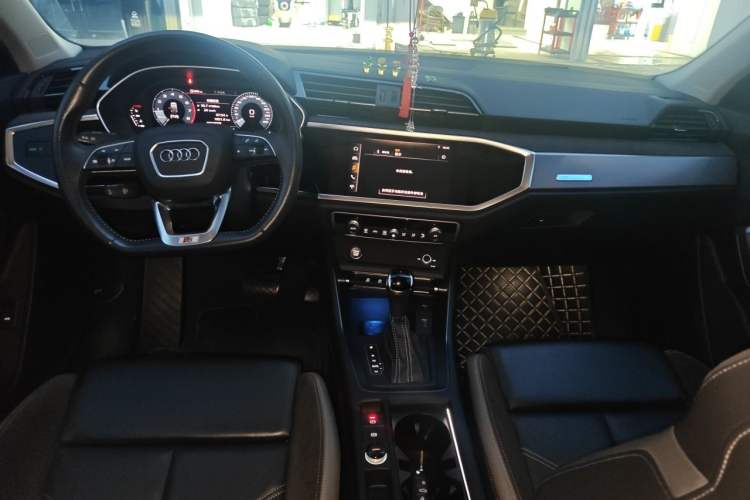 Used Audi Q3 Sportback 2020 40 TFSI Fashion Model Center Console