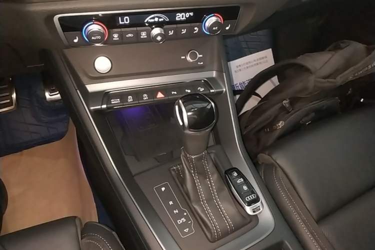 Used Audi Q3 Sportback 2020 45 TFSI quattro Luxury Edition Gear Lever