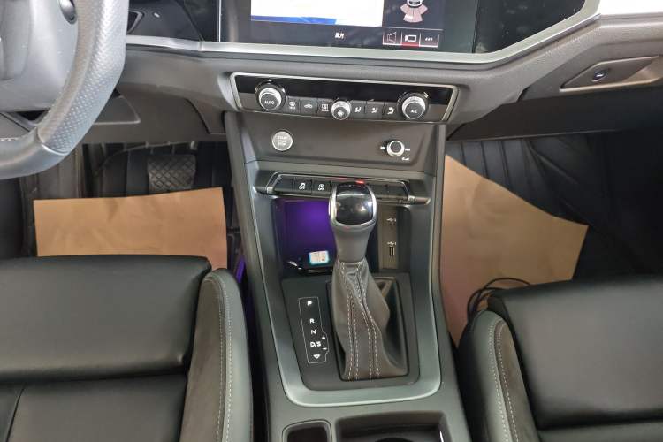 Used Audi Q3 Sportback 2020 40 TFSI Fashion Model Gear Lever