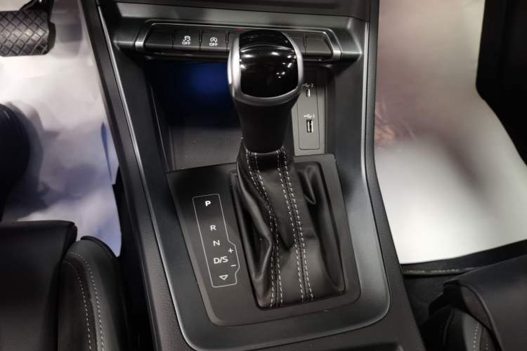 Used Audi Q3 Sportback 2020 40 TFSI Fashion Model Gear Lever