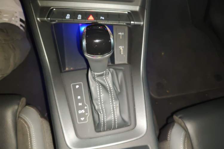 Used Audi Q3 Sportback 2020 40 TFSI Fashion Model Gear Lever