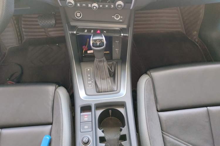 Used Audi Q3 Sportback 2020 40 TFSI Fashion Model Gear Lever