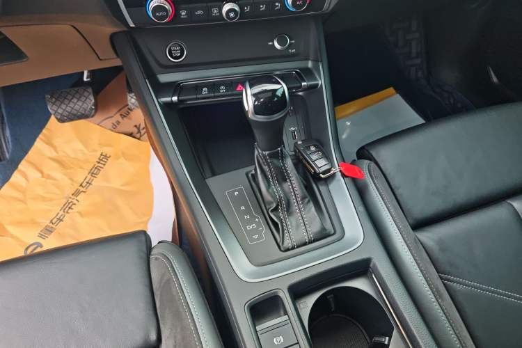 Used Audi Q3 Sportback 2020 40 TFSI Fashion Model Gear Lever
