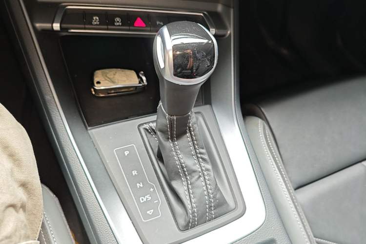 Used Audi Q3 Sportback 2020 40 TFSI Fashion Model Gear Lever