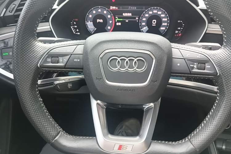 Used Audi Q3 Sportback 2020 40 TFSI Fashion Model Steering Wheel