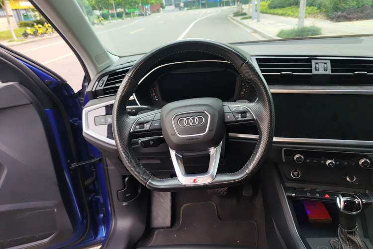 Used Audi Q3 Sportback 2020 40 TFSI Fashion Model Steering Wheel