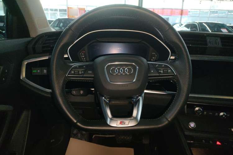 Used Audi Q3 Sportback 2020 40 TFSI Fashion Model Steering Wheel