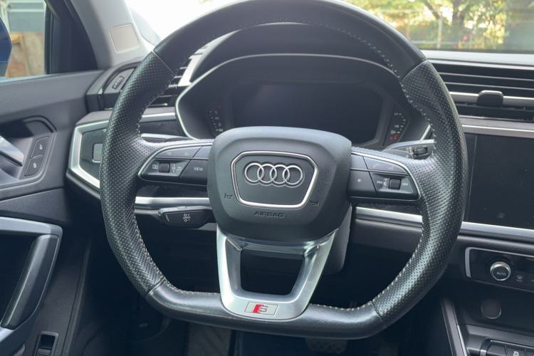 Used Audi Q3 Sportback 2020 40 TFSI Fashion Model Steering Wheel