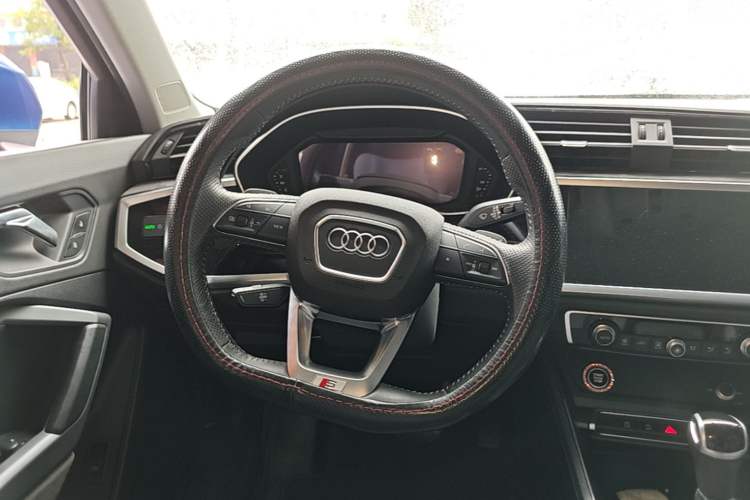 Used Audi Q3 Sportback 2020 40 TFSI Fashion Model Steering Wheel