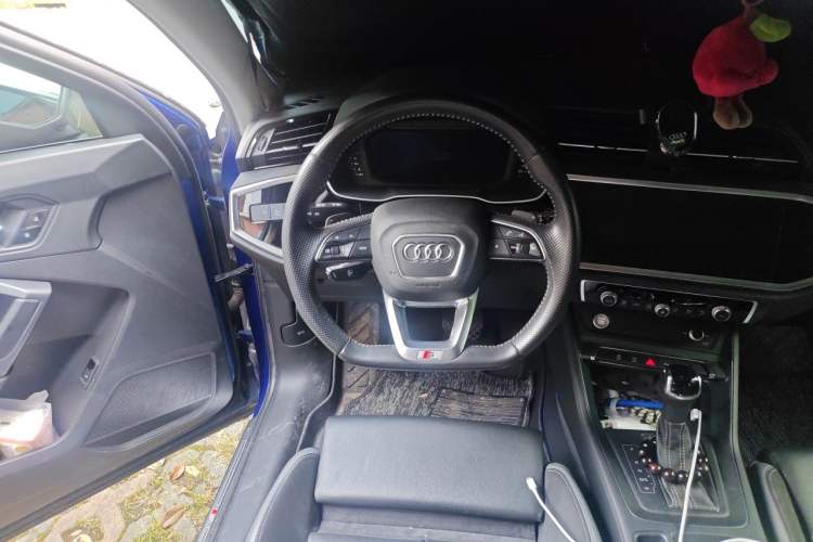 Used Audi Q3 Sportback 2020 40 TFSI Fashion Model Steering Wheel