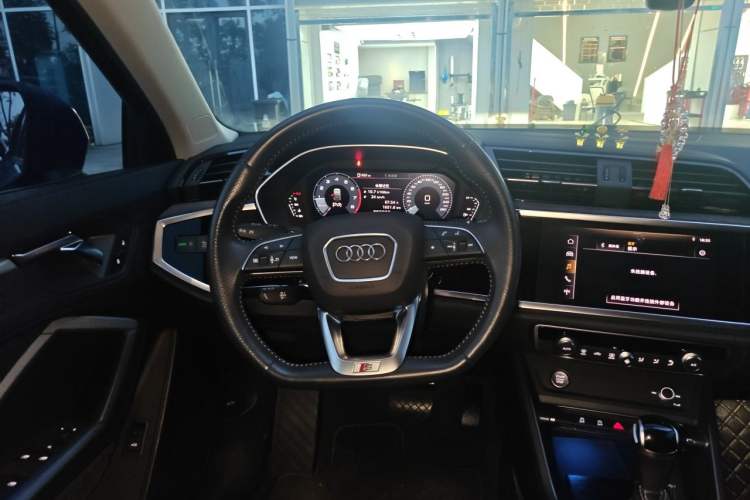 Used Audi Q3 Sportback 2020 40 TFSI Fashion Model Steering Wheel