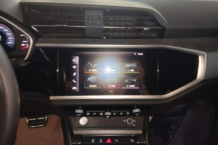 Used Audi Q3 Sportback 2020 45 TFSI quattro Fashion Edition Audio And AC Panel